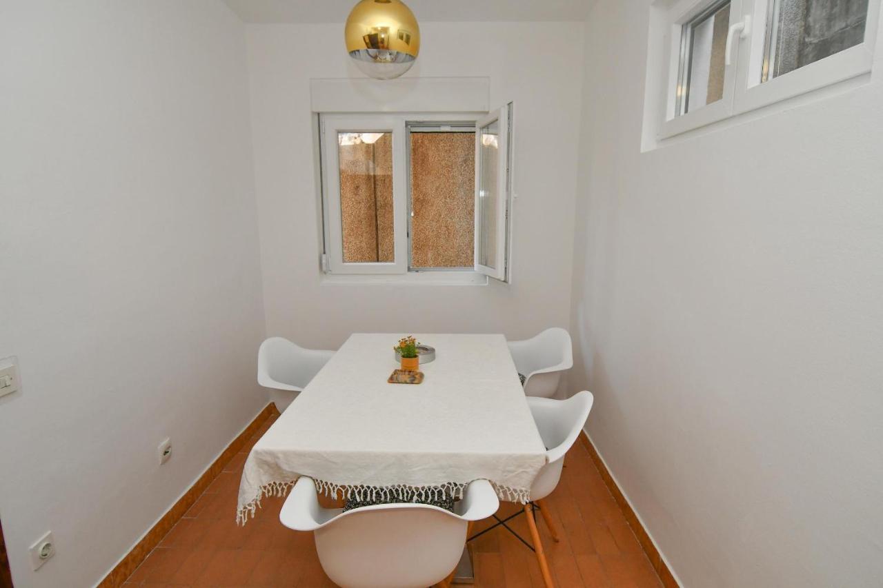 Dora Apartment *