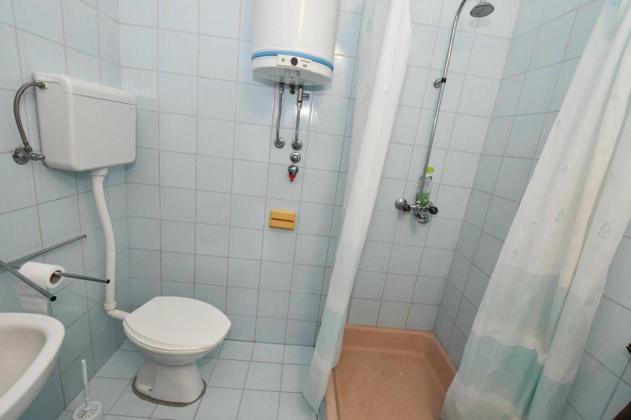 Dora Apartment *