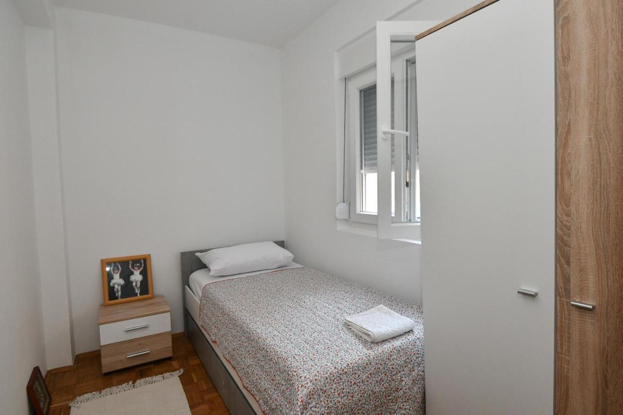 Dora Apartment *
