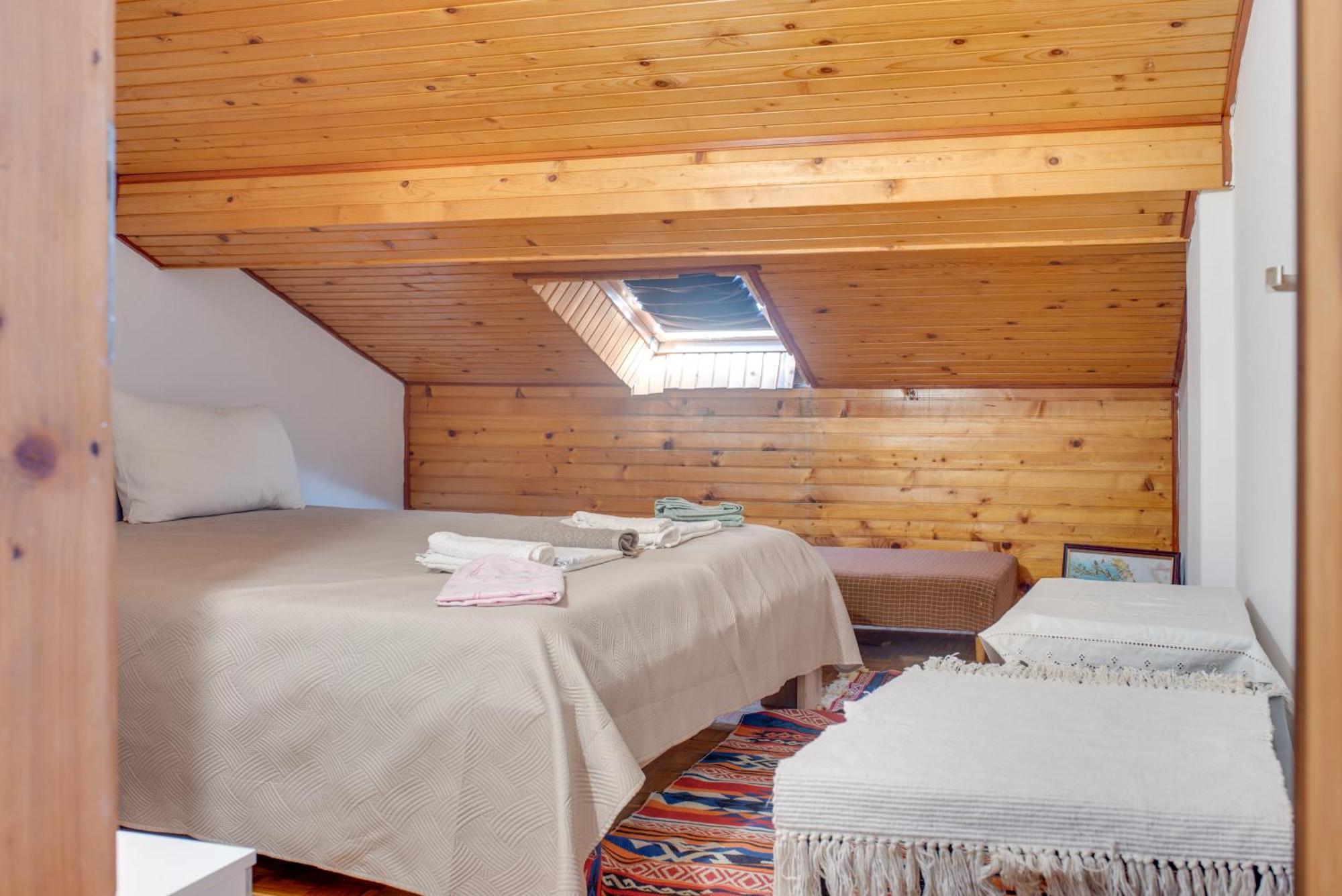 Dora Apartment *